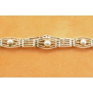 ANTIQUE 15CT GOLD AND PEARL BRACELET 