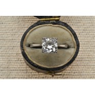 ANTIQUE SINGLE STONE DIAMOND RING